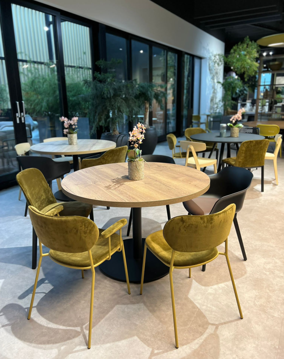 krzesło Nuta Light, krzesło tapicerowane, krzesło z metalową ramą, nowoczesne krzesło, krzesło do restauracji, krzesło do kawiarni, krzesło do jadalni, sztaplowane krzesło, krzesło designerskie, krzesło do wnętrz komercyjnych, lekkie krzesło, Gaber