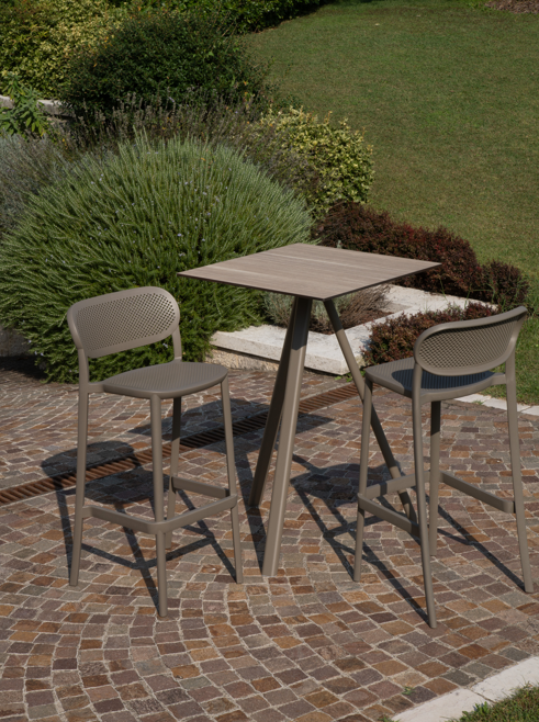 hoker Nuta, Gaber, hoker do kawiarni, hoker tarasowy, ażurowy hoker, nowoczesny hoker z tworzywa, ergonomiczny hoker, hoker sztaplowany, włoski design