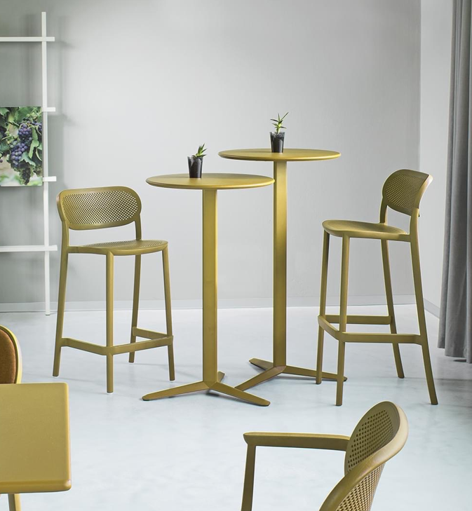 hoker Nuta, Gaber, hoker do kawiarni, hoker tarasowy, ażurowy hoker, nowoczesny hoker z tworzywa, ergonomiczny hoker, hoker sztaplowany, włoski design