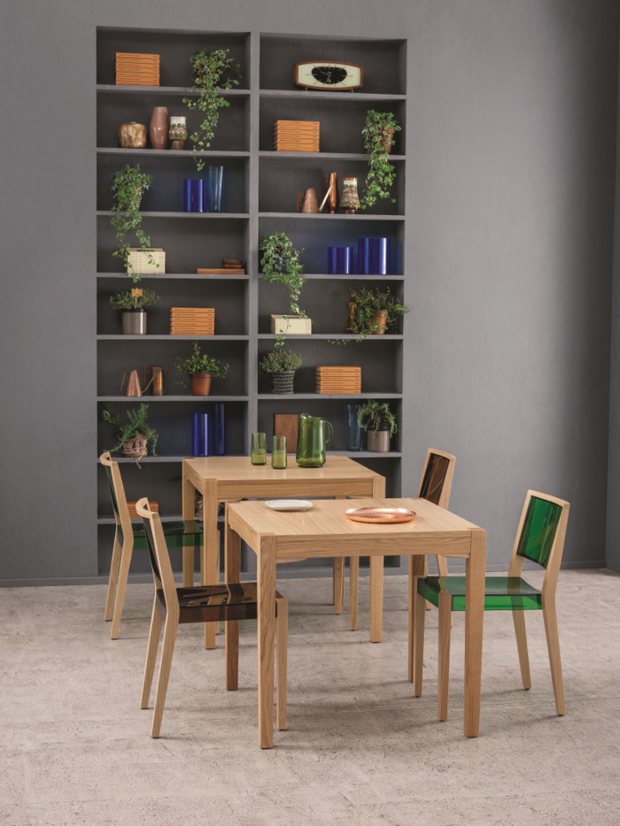 krzesło Together, krzesło designerskie, krzesło półprzezroczyste, krzesło nowoczesne, krzesło dębowe, krzesło do jadalni, meble z tworzywa i drewna, krzesło do kawiarni