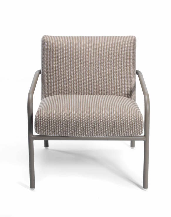 fotel aluminiowy, fotel tapicerowany, nowoczesny fotel, fotel z podłokietnikami, meble do baru, fotel sztaplowany, fotel do restauracji, design meble, fotel Pilar Lounge