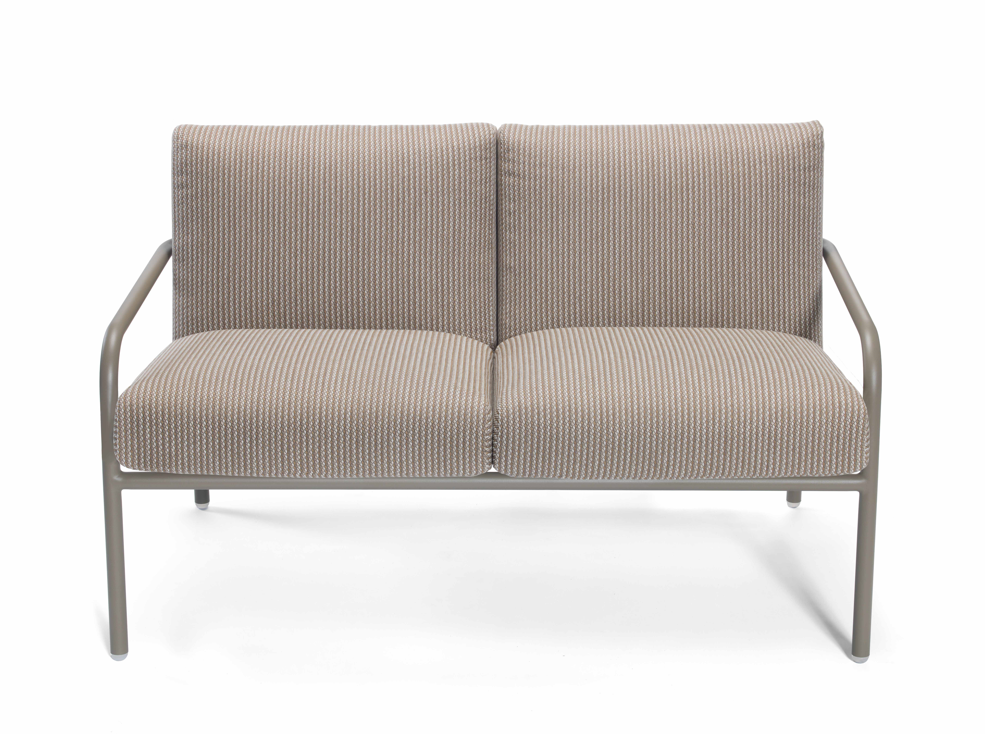 sofa aluminiowa, sofa tapicerowana, nowoczesna sofa, meble do baru, sofa sztaplowana, sofa do restauracji, design meble, sofa Pilar