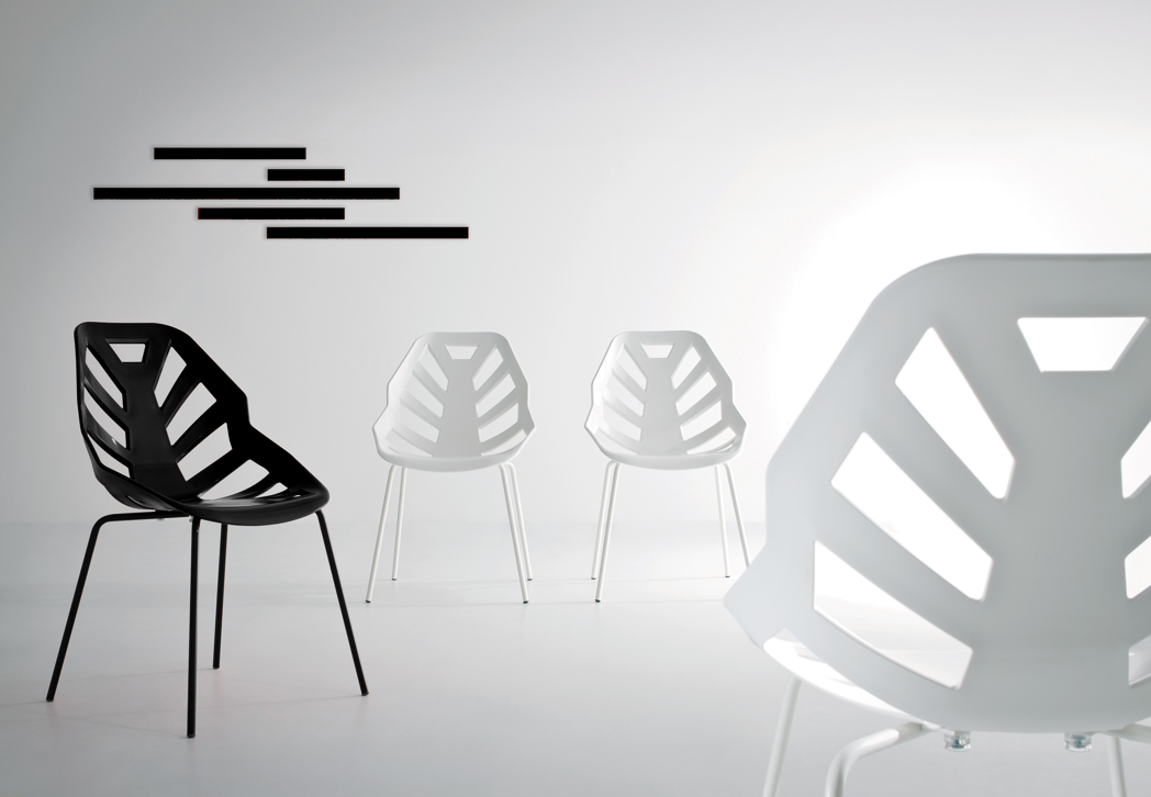 krzesło Ninja, krzesło ogrodowe odporne na UV, krzesło plastikowe designerskie, krzesło z metalowymi nogami, krzesło ergonomiczne na taras, krzesło do kawiarni outdoor